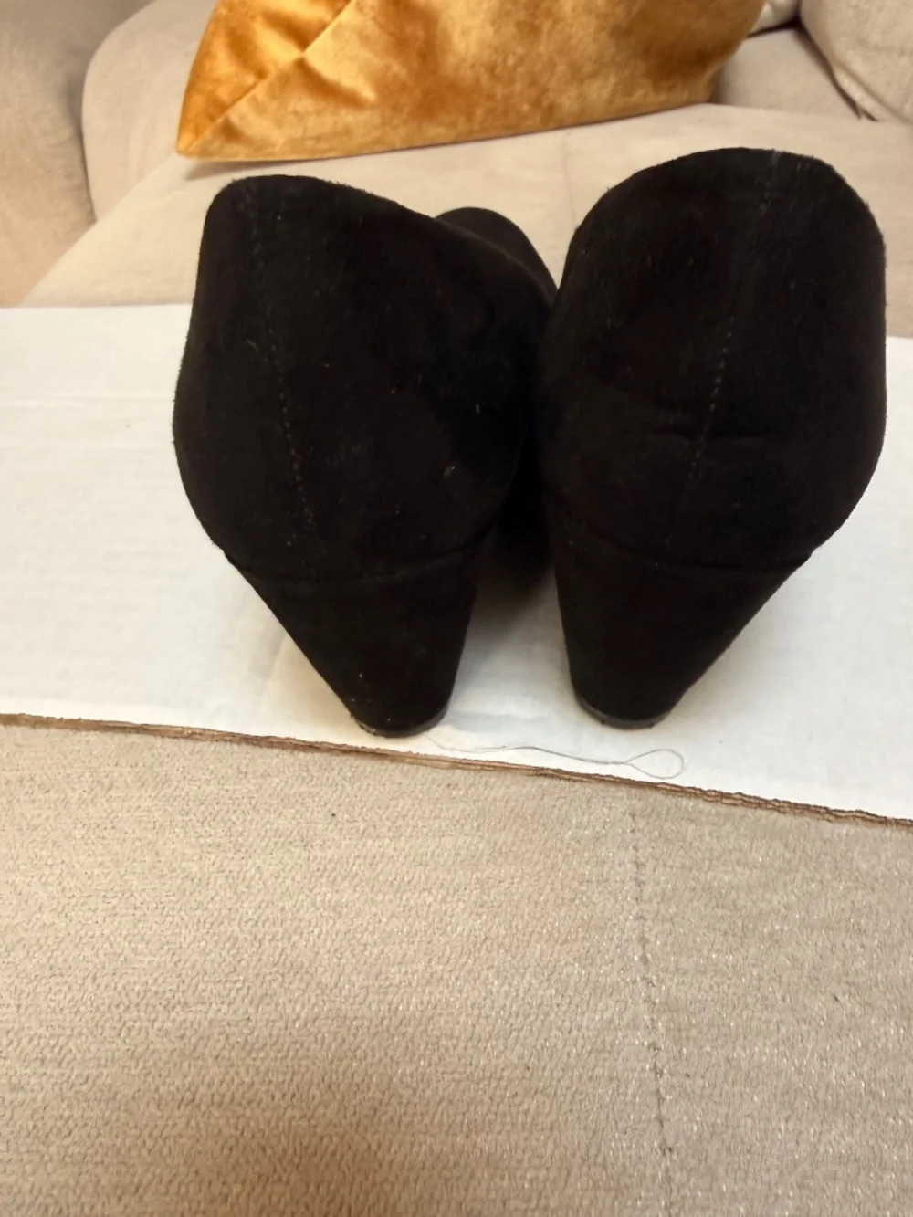 Laundry By Shelli Segal black suede